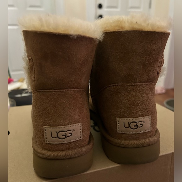NEW UGG’s Mini Bailey Button II - Picture 7 of 8